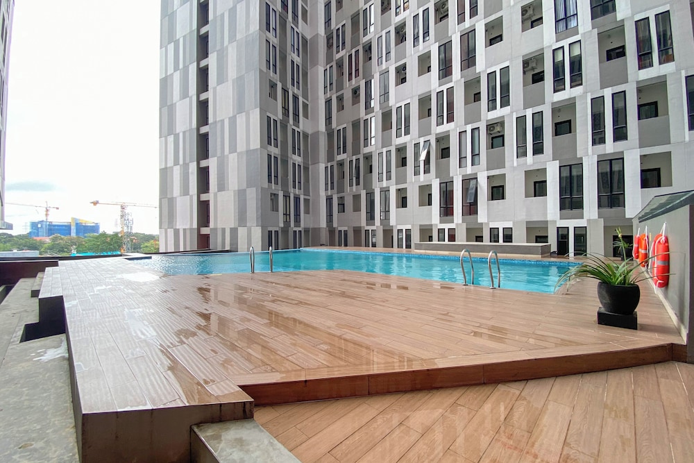 Restful And Homey 1Br Without Living Room At The Alton Apartment