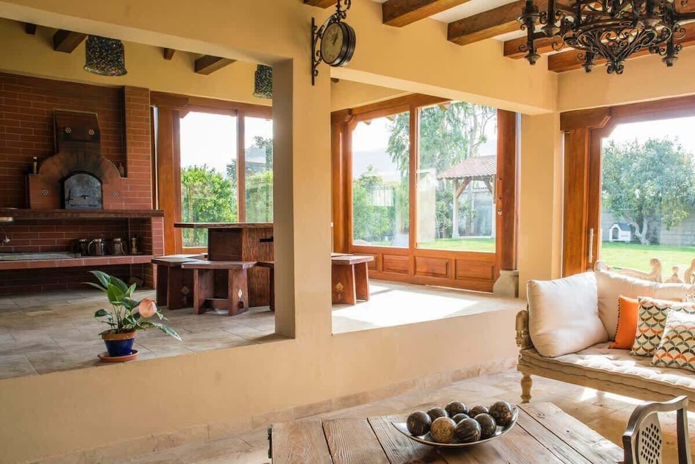 Lujosa Casa Guayllabamba BBQ Jacuzzi Gym Piscina