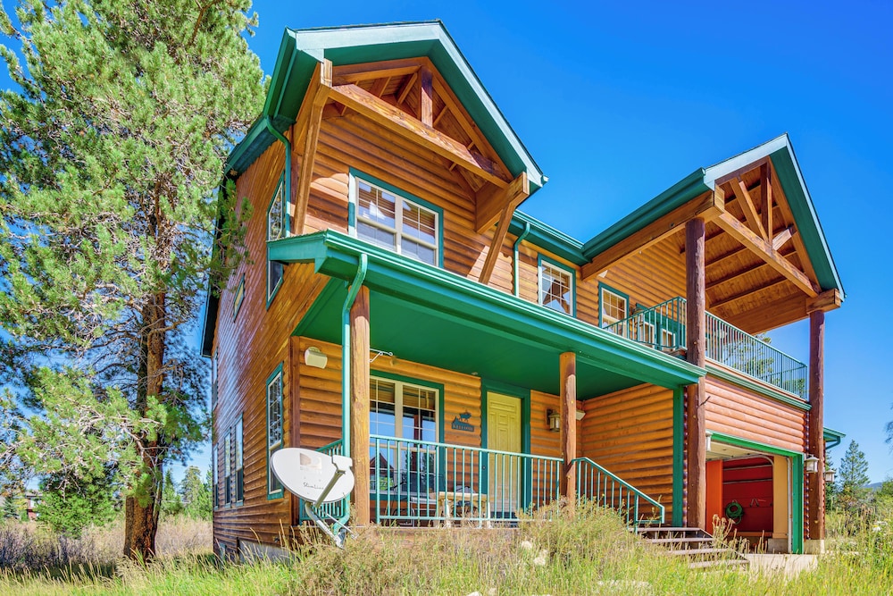 2 Mi to Frisco Slopes: Cozy Retreat w/ Mtn Views!