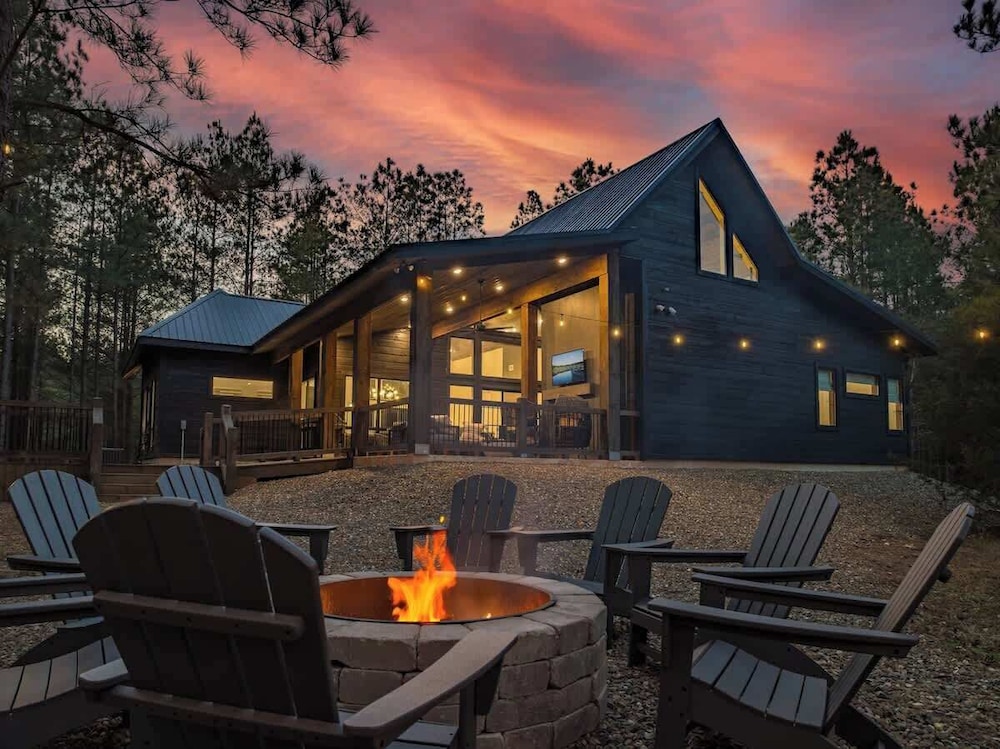 CABIN - Near BLACK MOUNTAIn