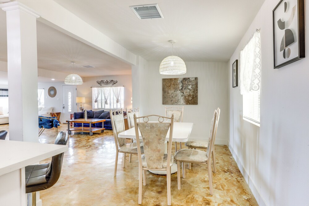 Hiker's Paradise: Twentynine Palms Home w/ Deck!