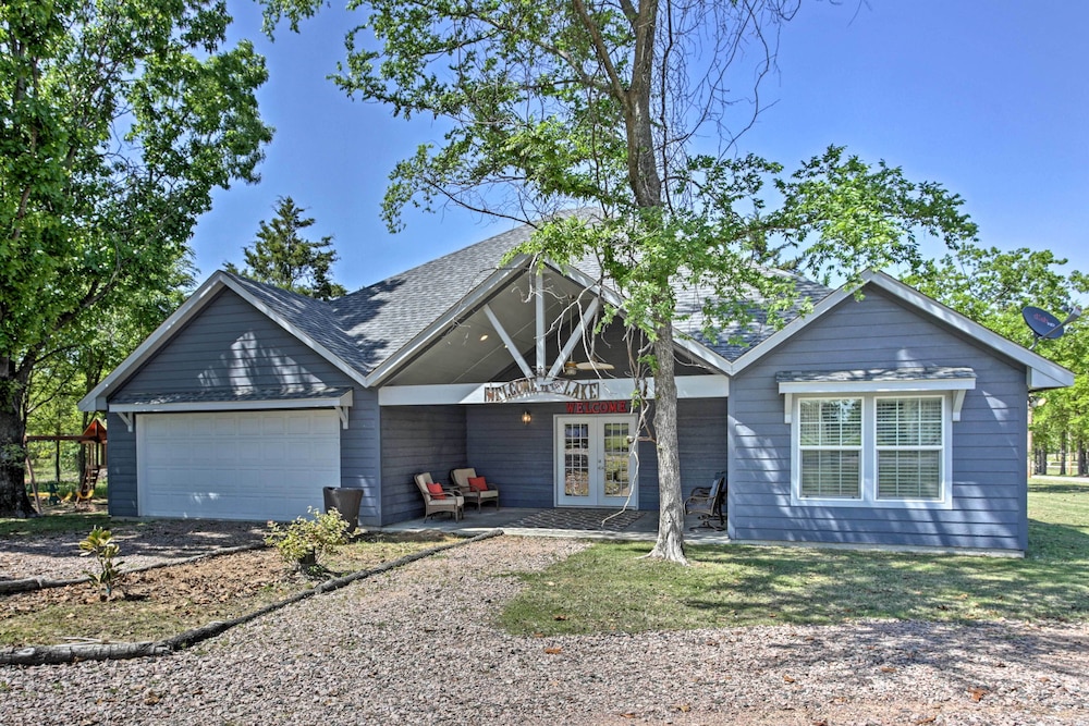 Walk to Lake Texoma! Modern Retreat w/ Game Room