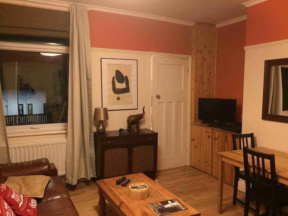 Charming 2 Bedroom Apartment in Gateshead, Close to Newcastle City Centre