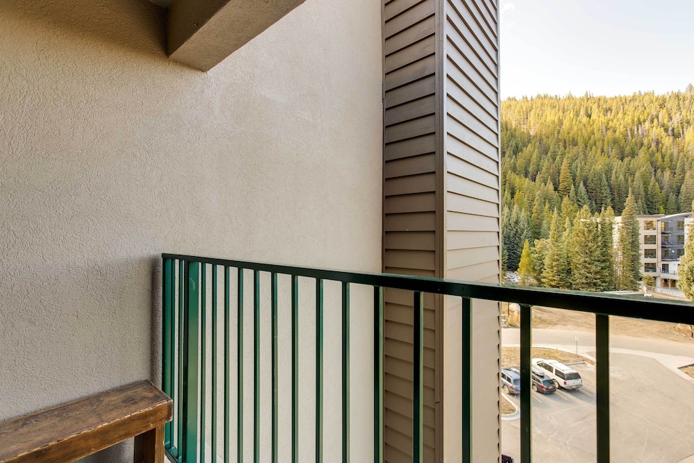 Winter Park Ski-in/ski-out Condo w/ Mountain Views view 4