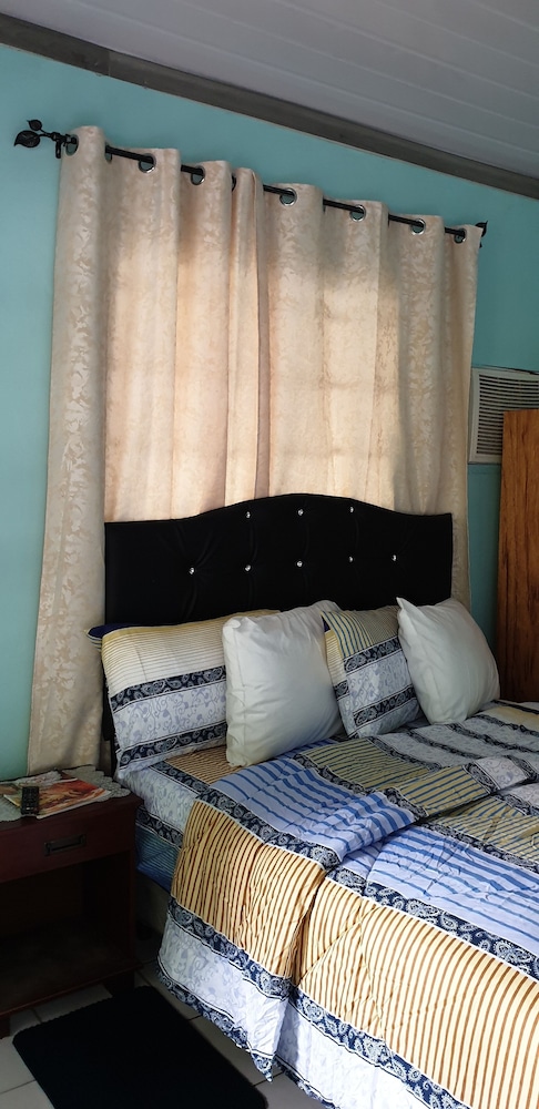 Queen's Comfort Inn view 2