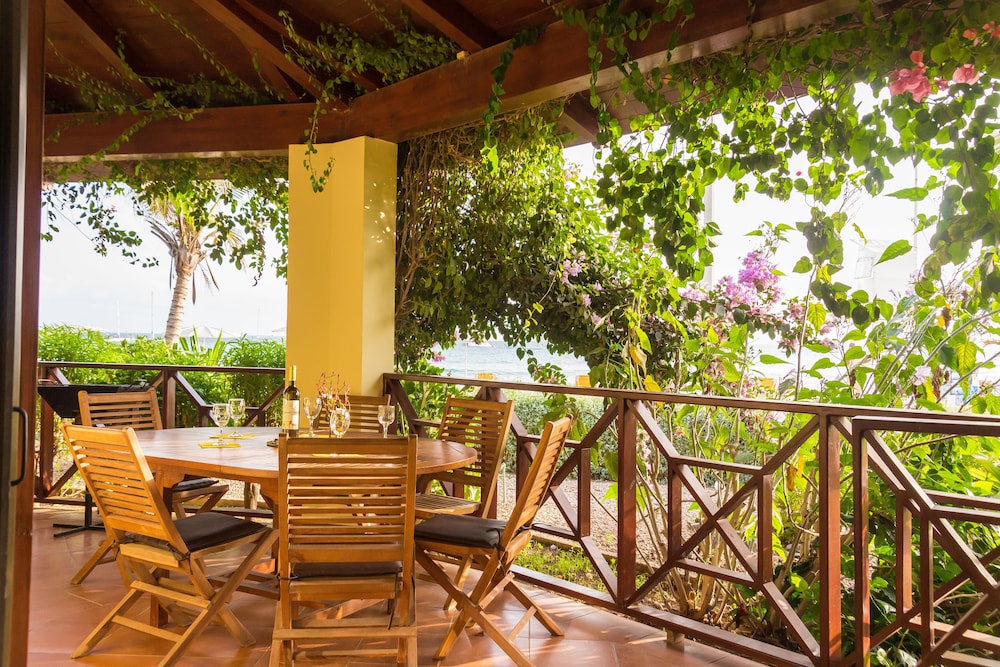 AJP Holidays - Porto Antigo 2 Beachfront Apartment