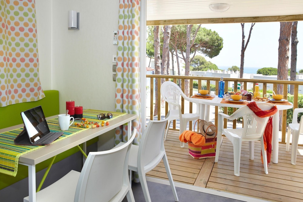 Bungalow Near Pals Beach & Pool