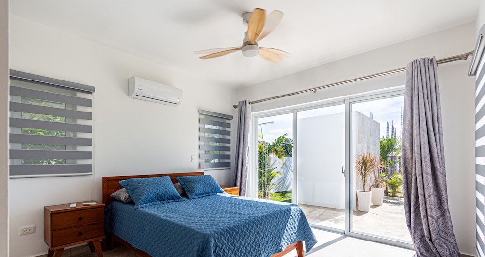 Spacious Family Suite, Ocean Village!