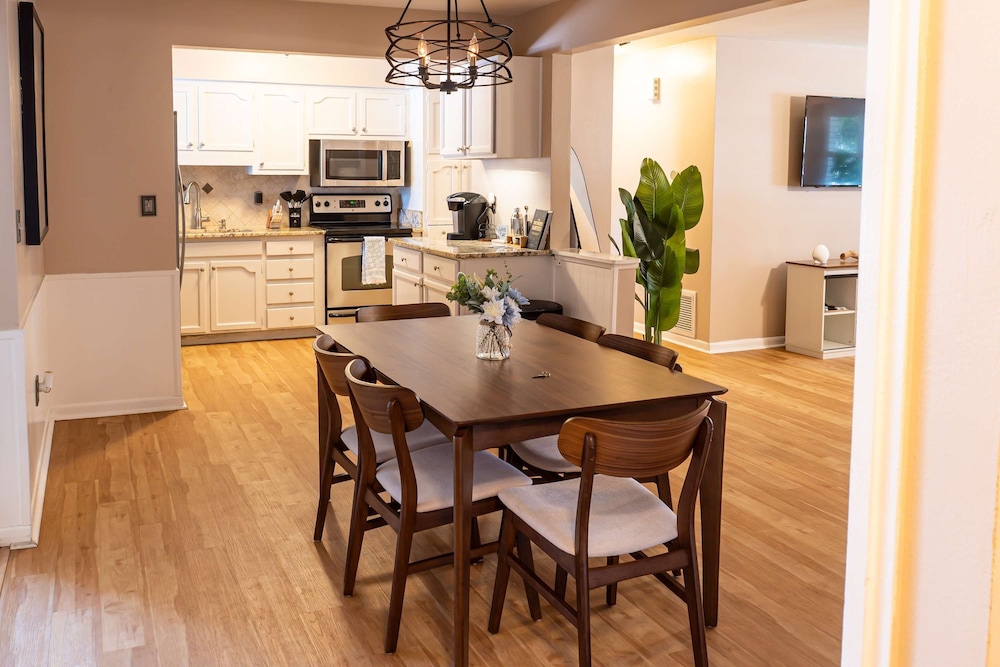 Four Bed Home With Pool Game Room Bar Near Beach