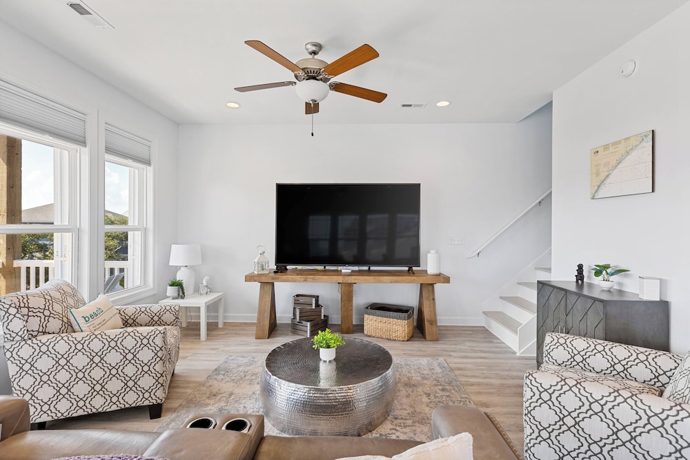 Across the Pond by Topsail Realty