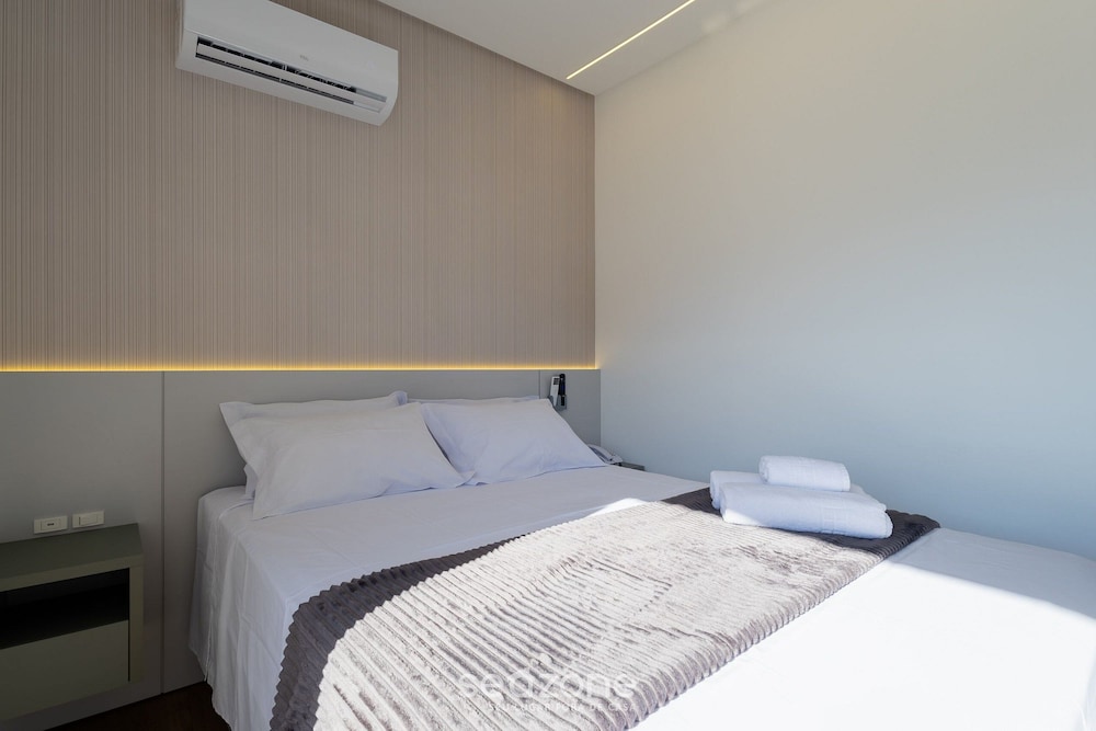 Apartments in a Building With a Pool, 180m From the Beach in Bombinhas - Sfrs