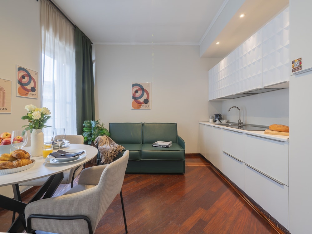 Corso Venezia - Elegant 1 BR apt With Shared Rooftop Terrace in the Heart of Milan