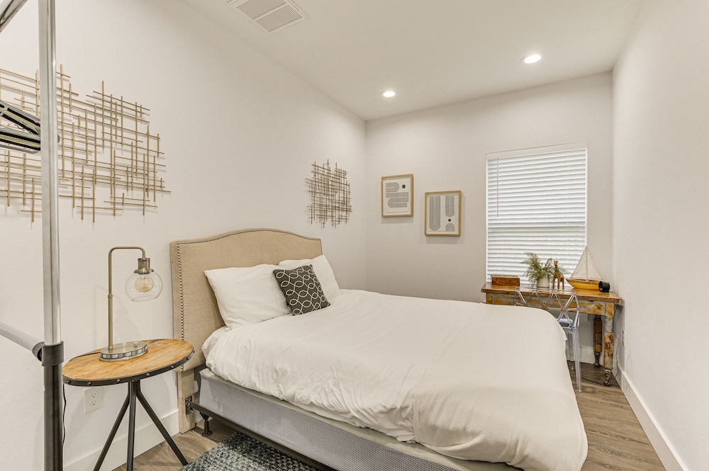 3 Mi to Usf: Dog-friendly Home w/ Large Yard