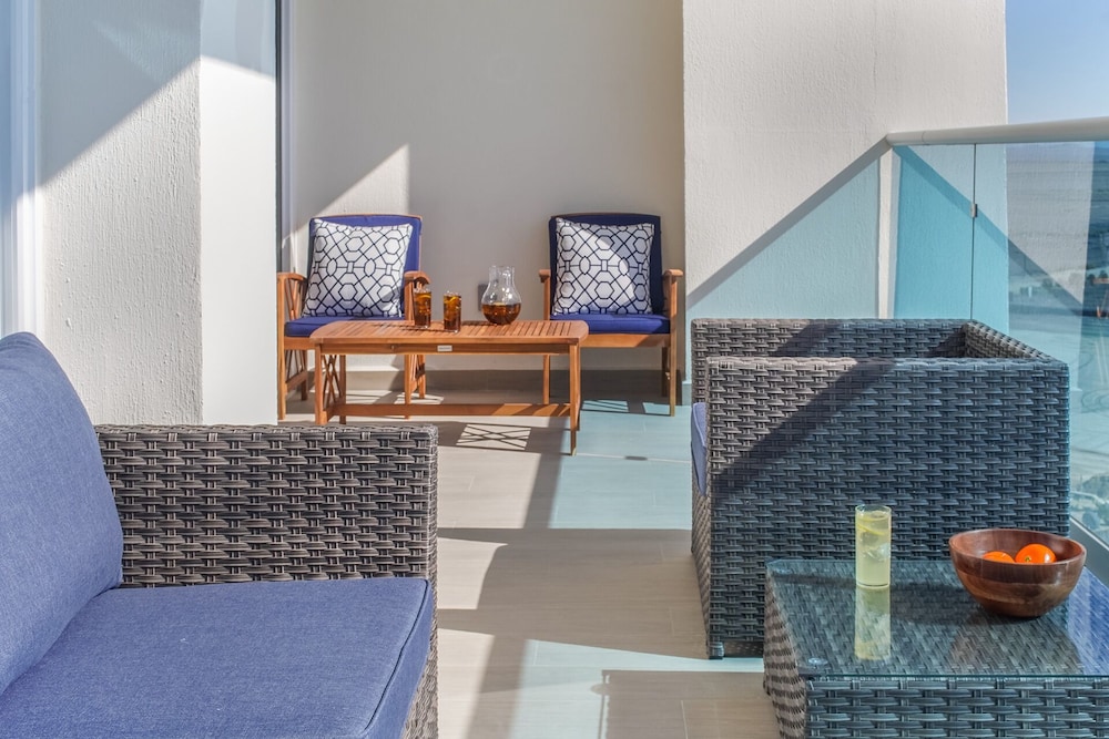 Beautiful 2 Bedroom Condominium Fully Equipped at the New Encantame Towers Verano 805