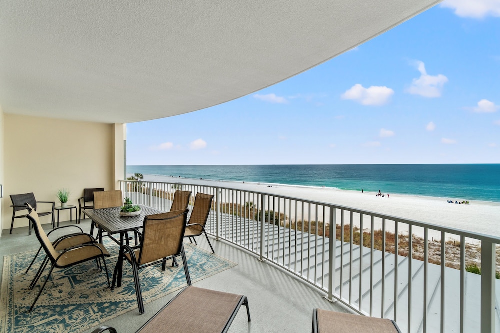Twin Palms by Book That Condo