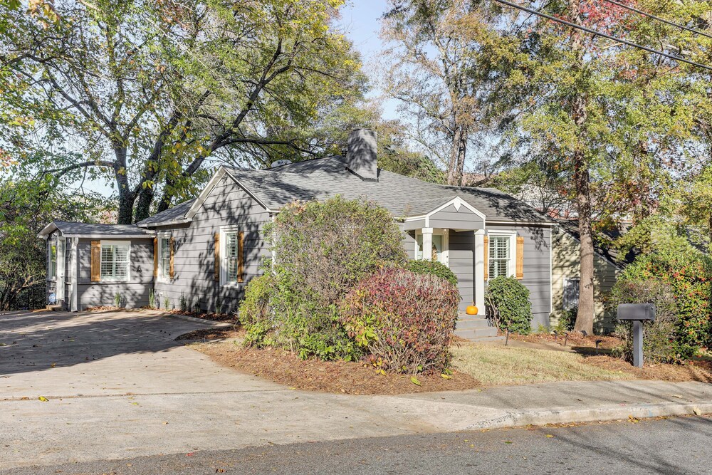 Walk Downtown & Canton Street: Roswell Retreat!