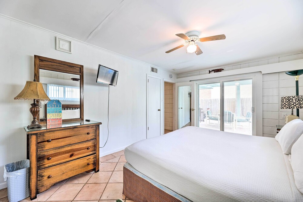 South Padre Island Vacation Rental: Steps to Beach view 3