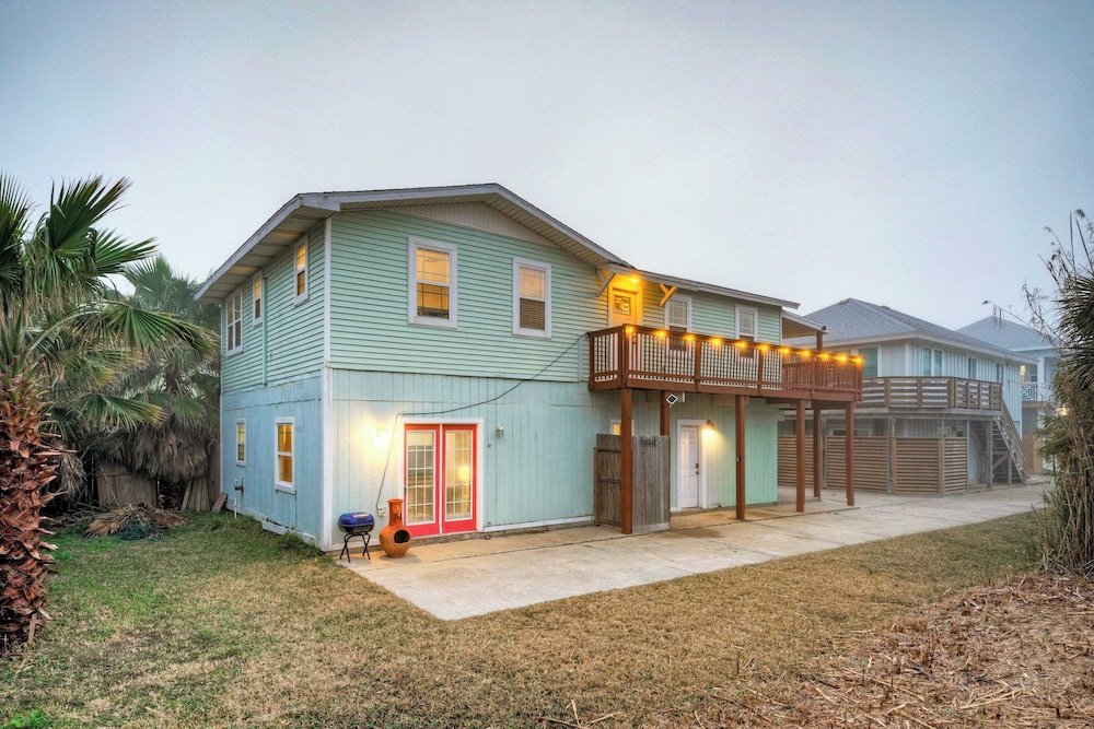 Golf Cart Zone, Walk or Ride to Beach Patio + BBQ Salty Sunshine #A