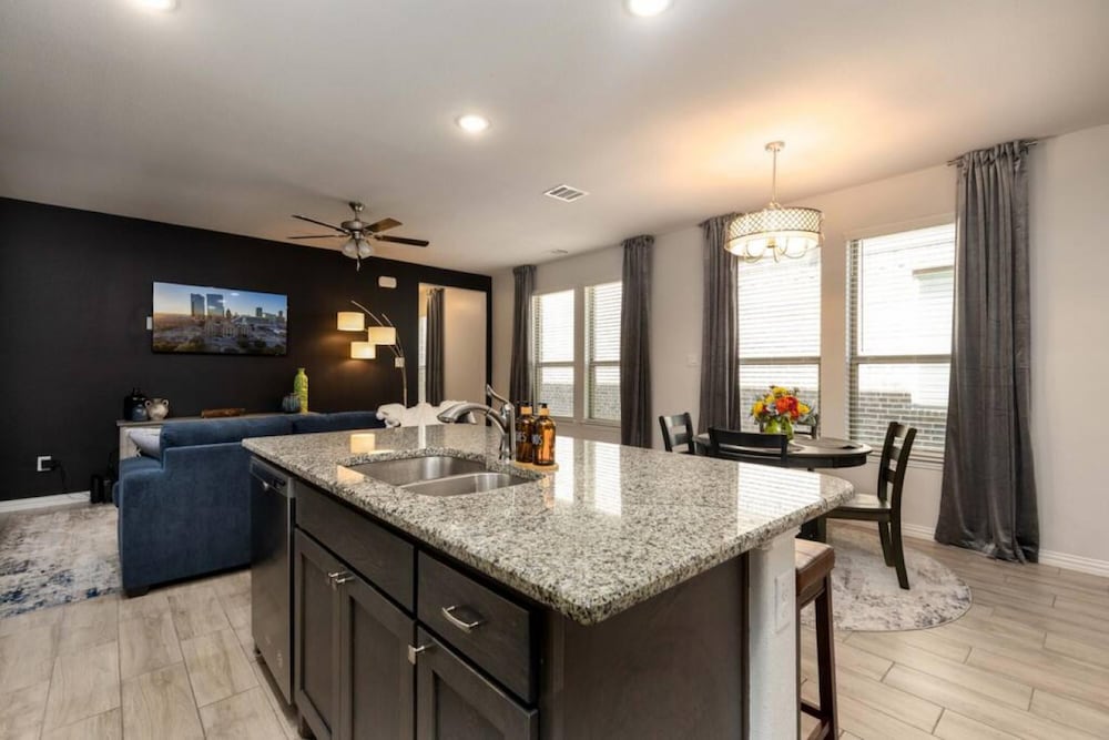 Spacious Pet Friendly - 7 Miles to Eagle Mountain Lake view 3