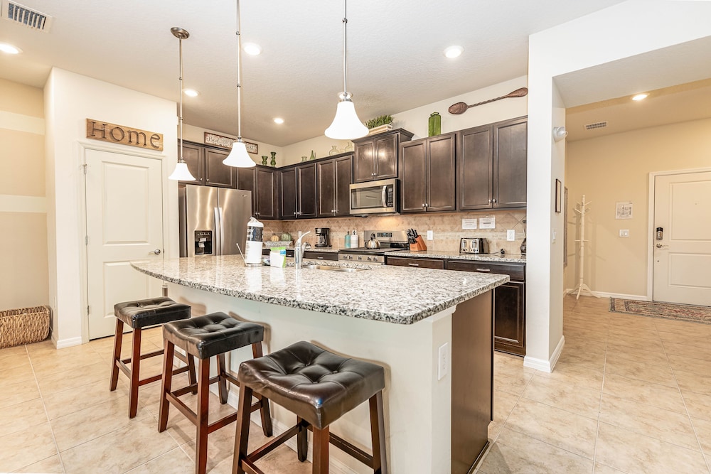 Tvpm-4638td/sr 5 Bedroom Townhouse by RedAwning view 4