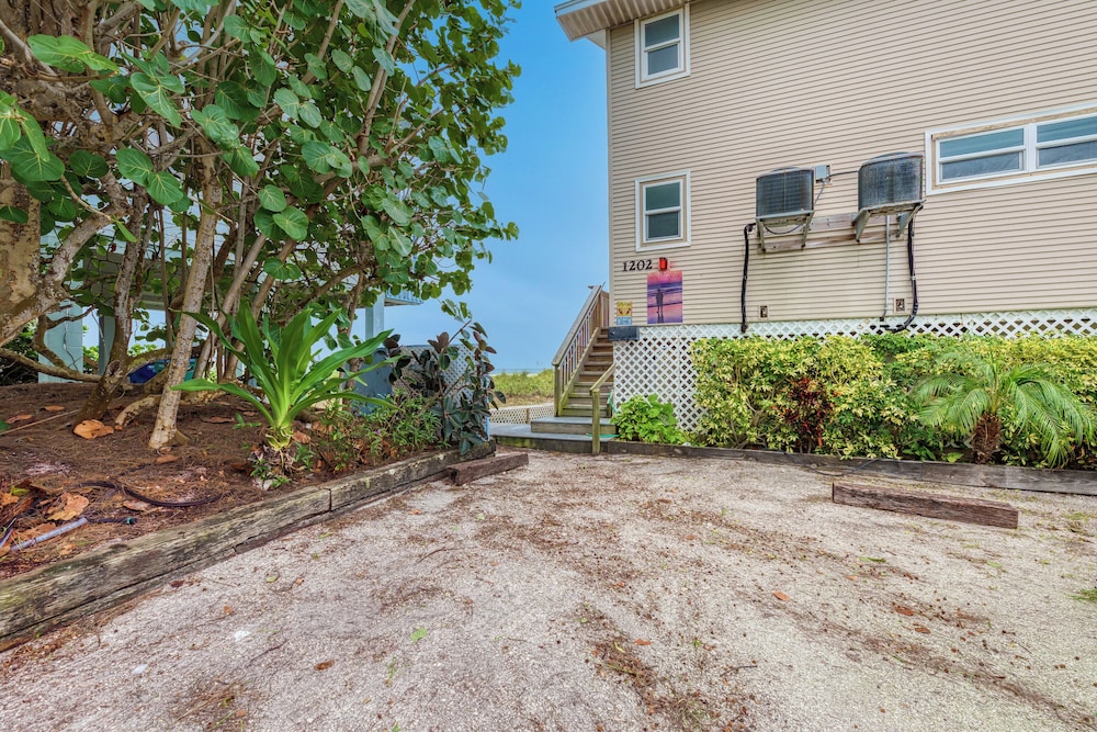 Anna Maria Island Beach Happy-direct Beach Front-1br-1br