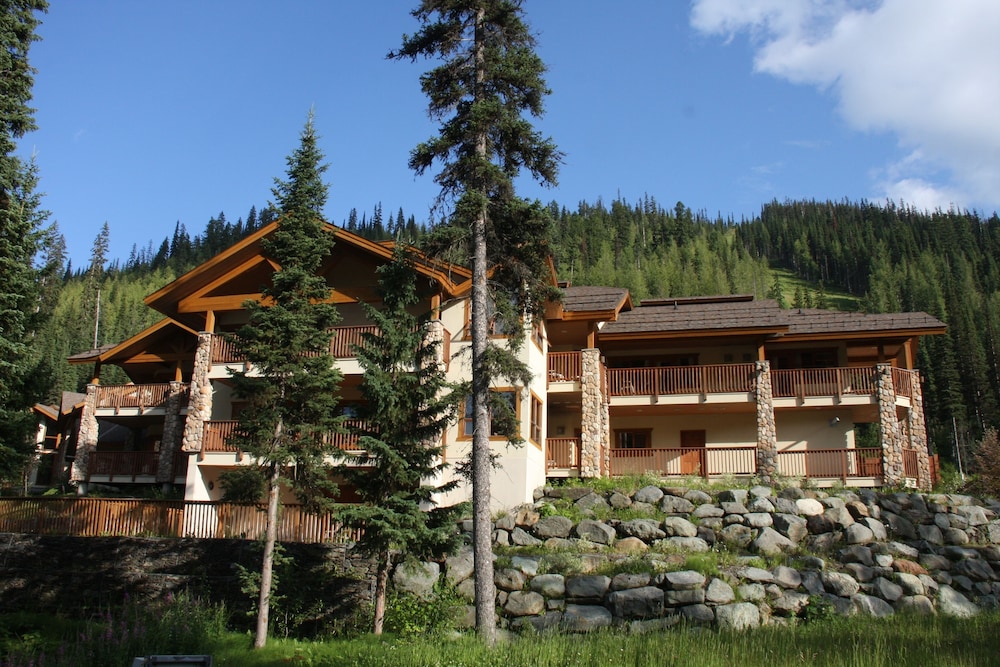 Sun Peaks Vacations - The Pinnacle Lodge - Property Image 4