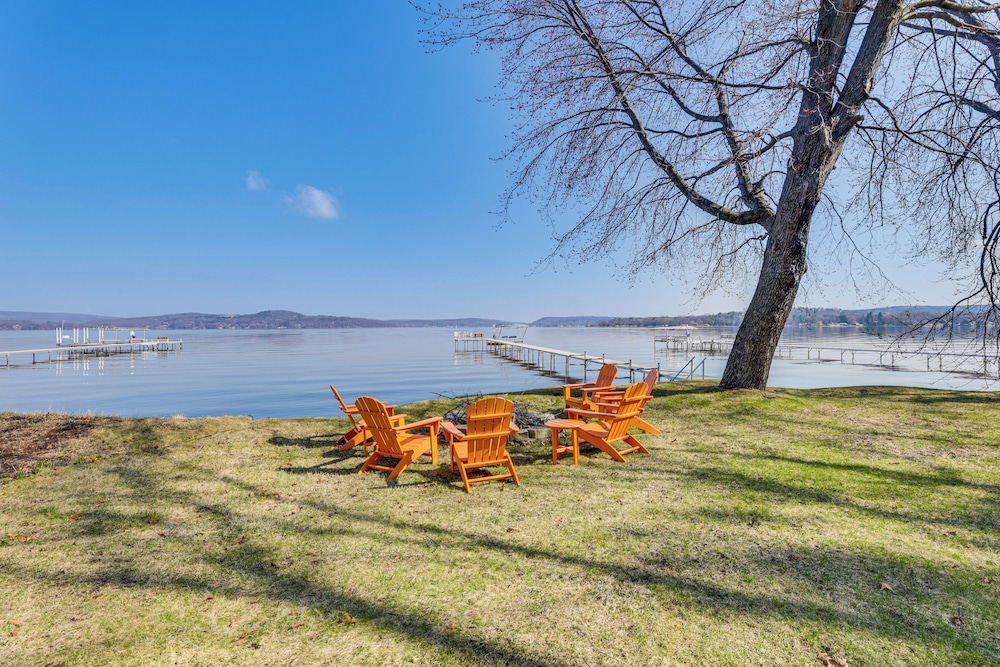Lake Wisconsin Retreat w/ Dock: Great for Groups!