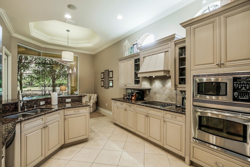 MAJ8978 4 Bedroom Holiday Home by Marco Naples Vacation Homes