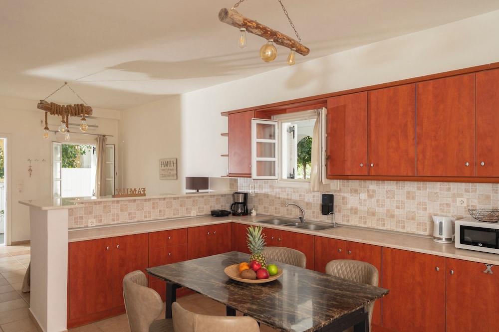 Loukas & Emma Eco Houses