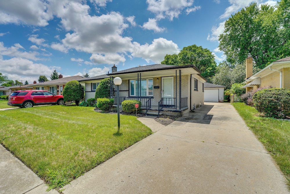 Westland Home w/ Yard ~ 20 Mi to Downtown Detroit! view 5