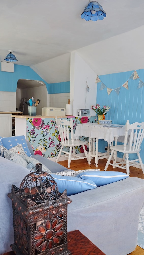 Wellspring Cottage nr Kynance Cove view 4