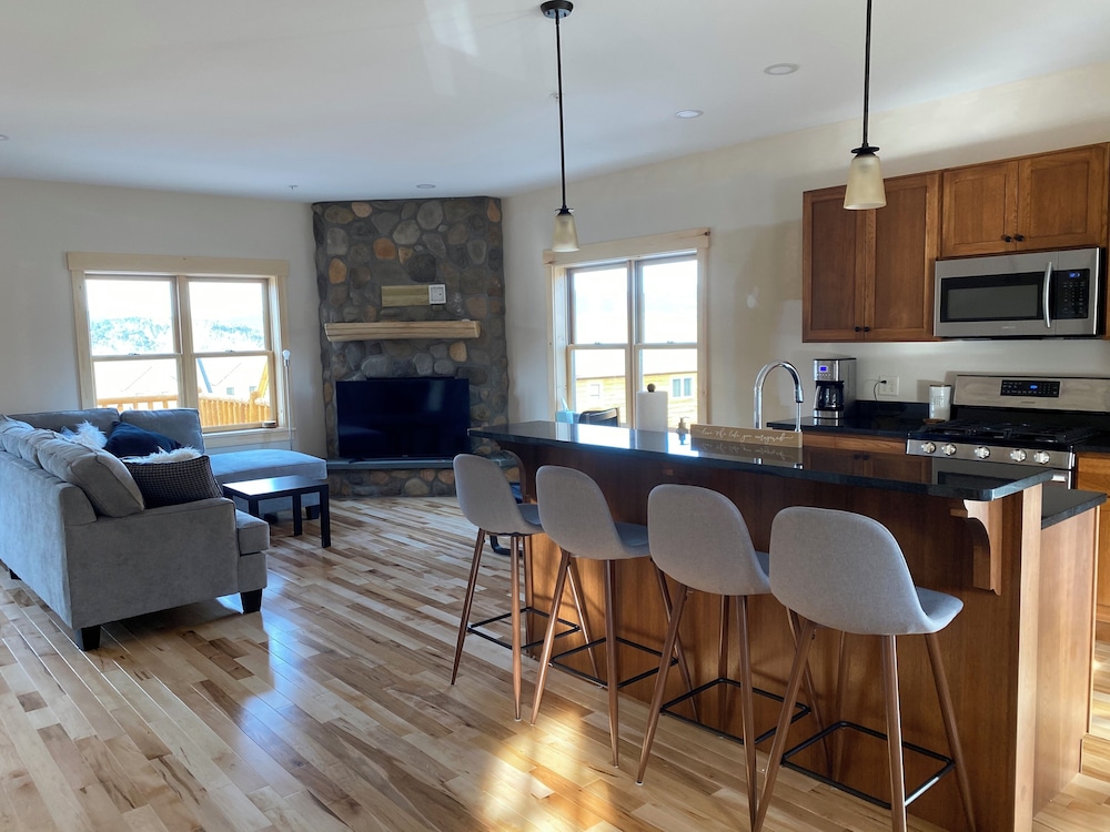 Spacious Sugarloaf Condo