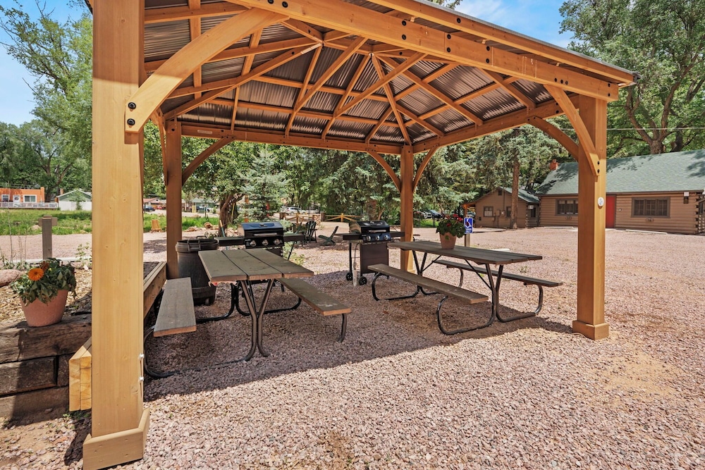 Timber Lodge Cabin 9