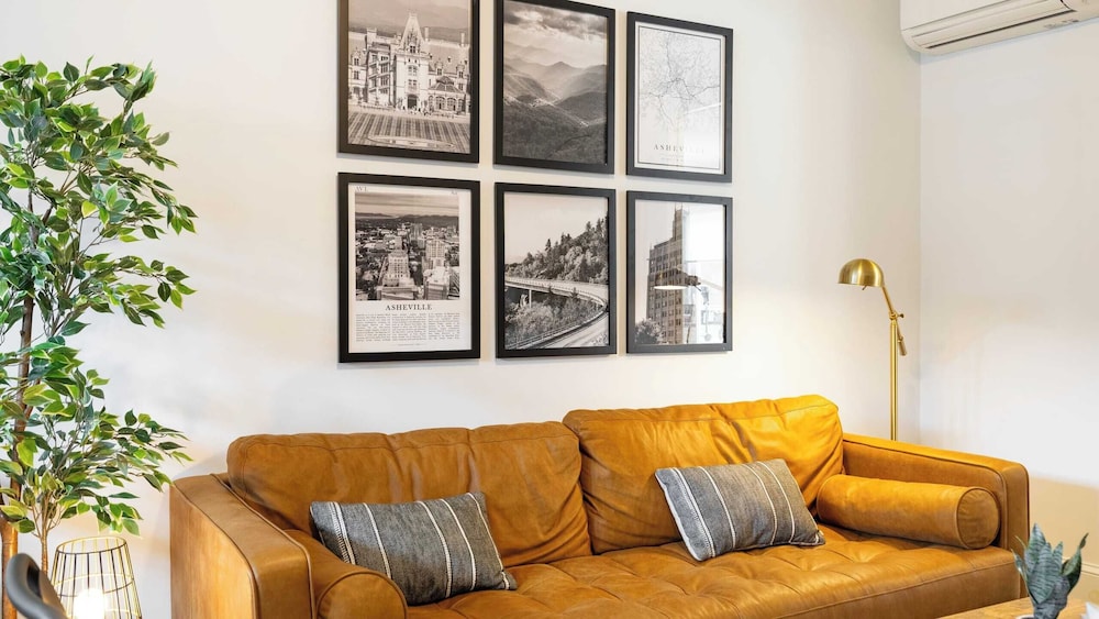 10 Townhomes, Sleeps 89 6 Mins to DT Asheville Sycamore Cove by Avantstay