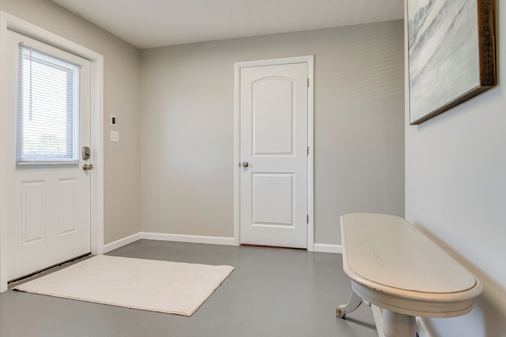 Pet-friendly Countryside Retreat in Whiteland!