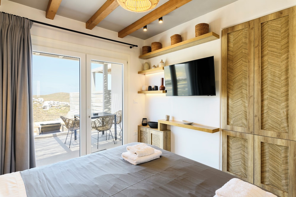 Mykonist Merchia Beach Villas & Suites