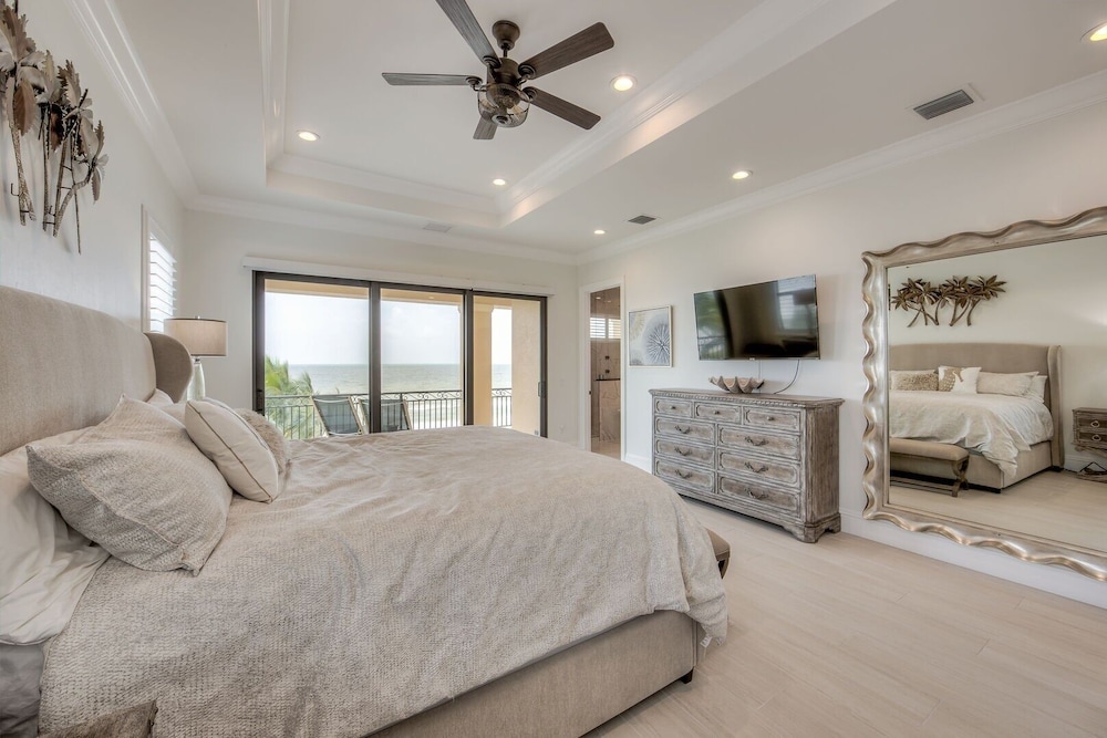 3552/3554 Big Kahuna Oasis: 10br, Pools & Beach Access 10 Bedroom Home