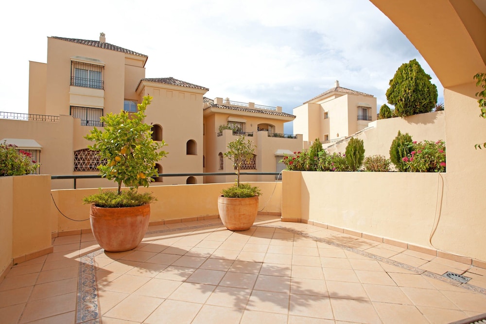 Charming Apartment With Pool