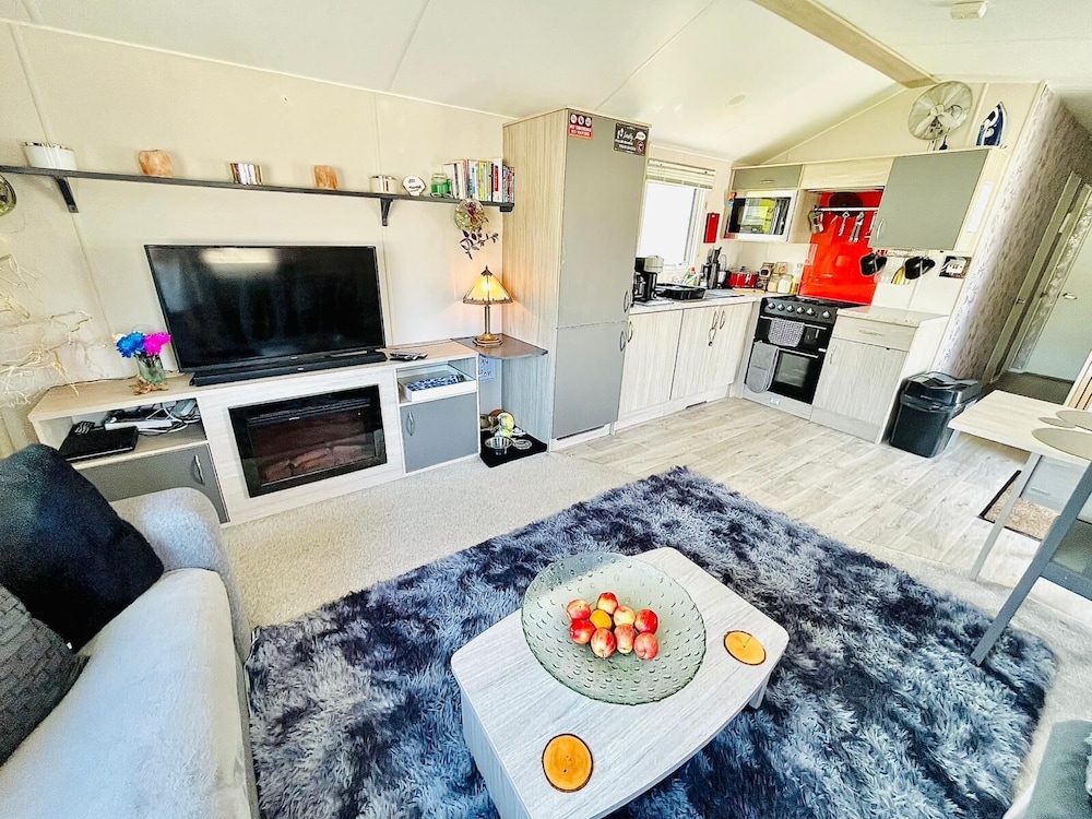 Cozy Newquay Lodge With Private Hot Tub,