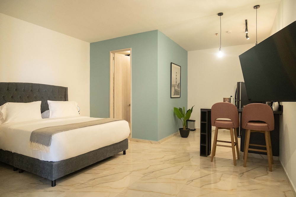 w Flawless 1BR w AC Near Ciudad Amurallada