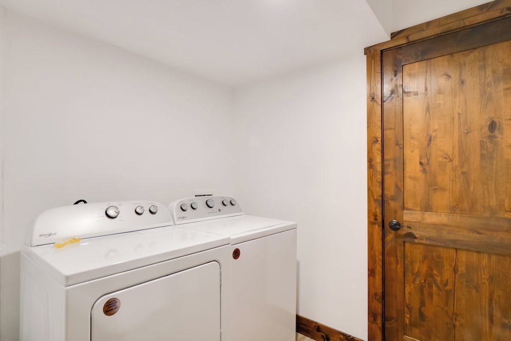 Aspen Grove Views: Spacious Duplex 5 Mi to Breck