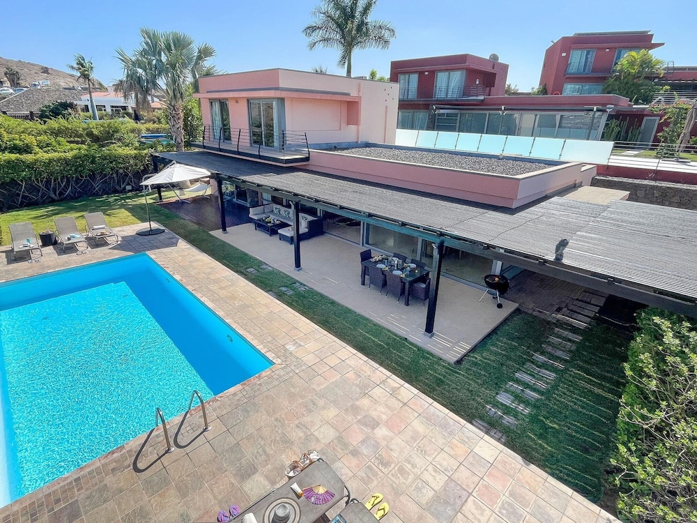 Villa With Private Pool in the Golf Resort
