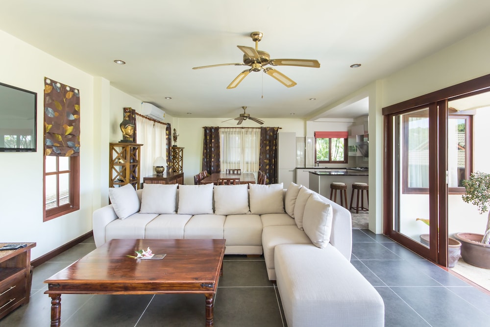 Idyllic Samui Beach Villa Resort