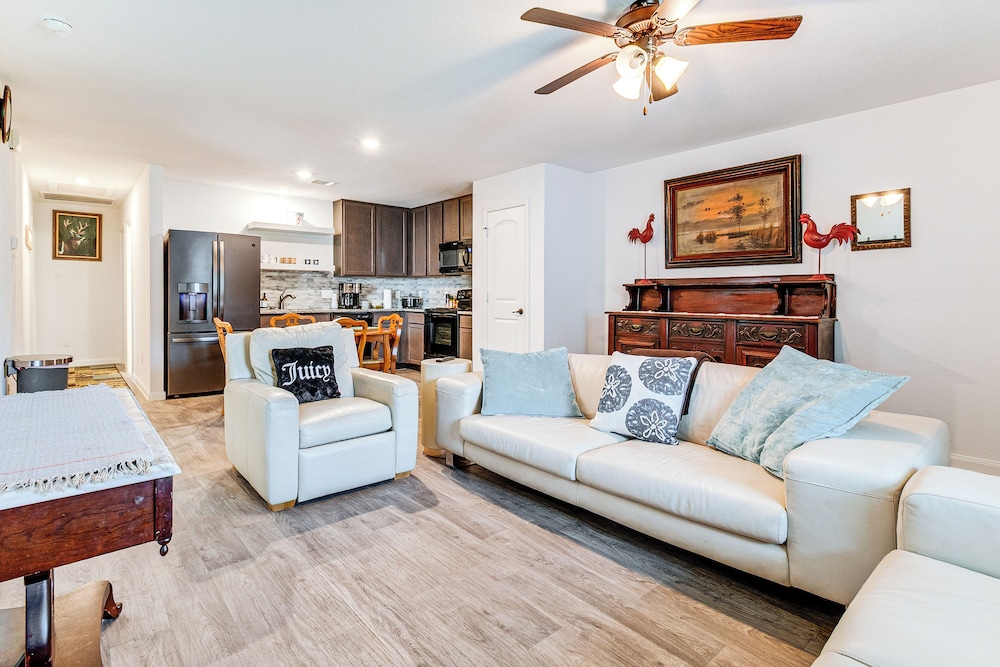 Lake Conroe Home w/ Yard: Half-mi to Boating!