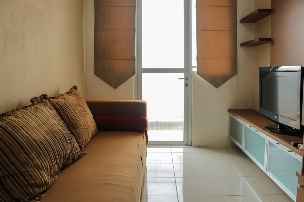 Strategic 2Br At Maple Park Sunter Apartment