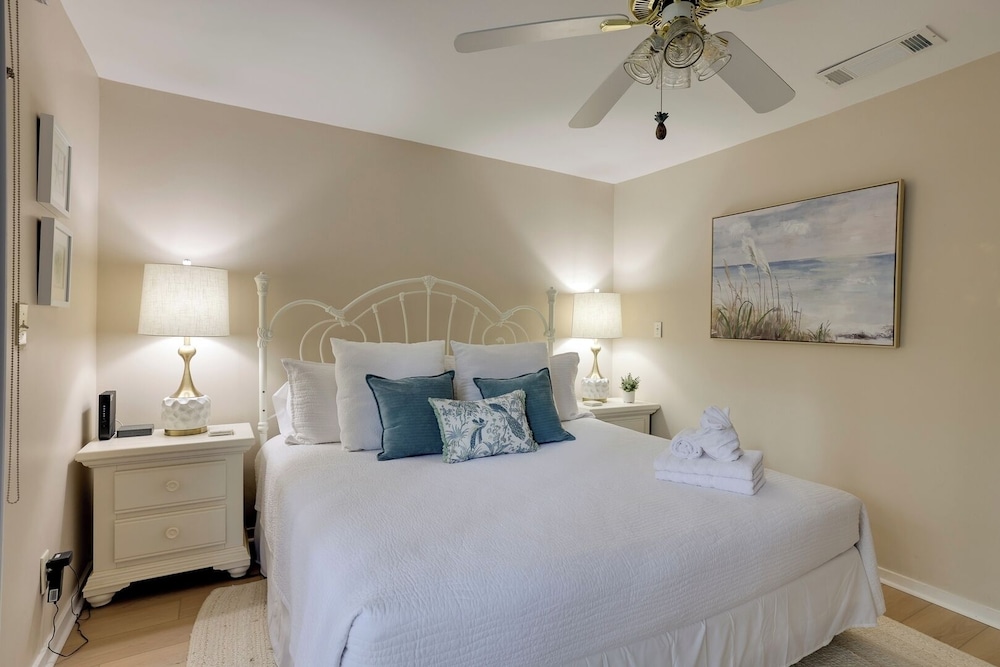 Hilton Head Retreat Gated Villa, Pets OK