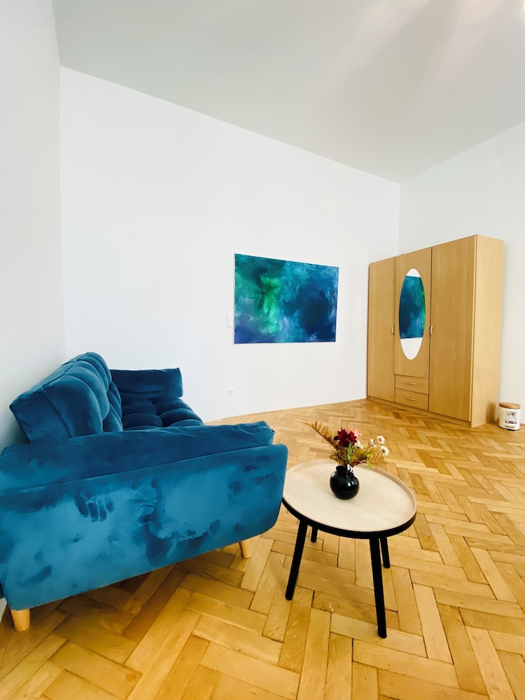 Affordable 2BR Apt For 6 Near Stadthalle