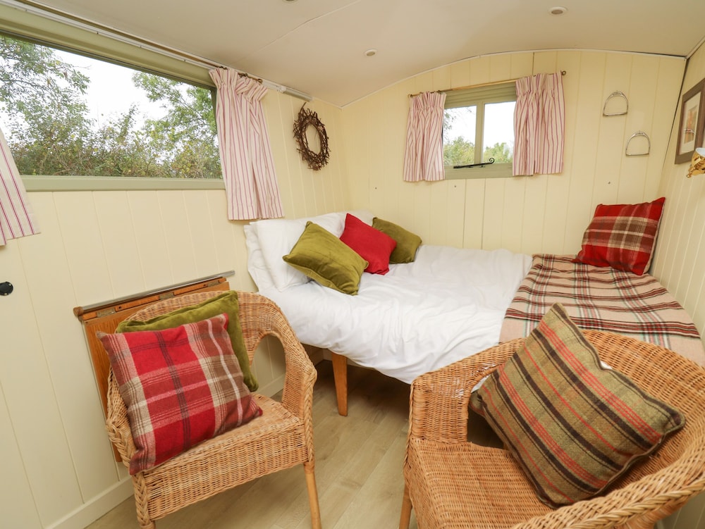 Tilly Gypsy-style Caravan Hut