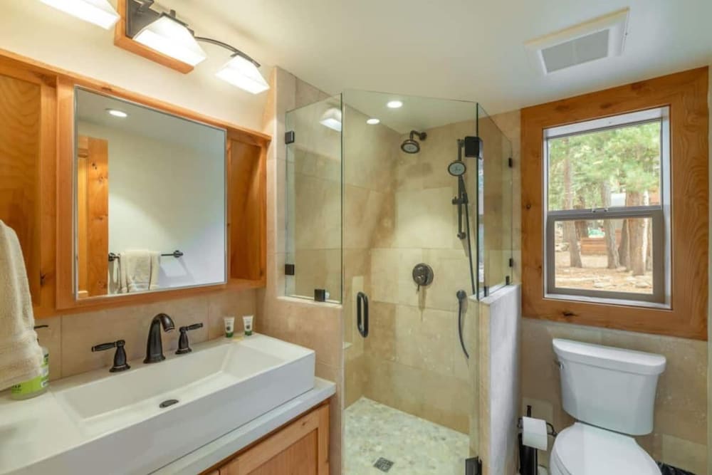 Henderson by Avantstay Lake View! Walk to Beach, Garwoods  More! - Property Image 12