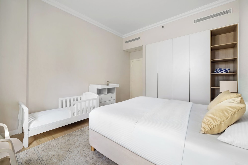 Stylish 2BR with Beach Access